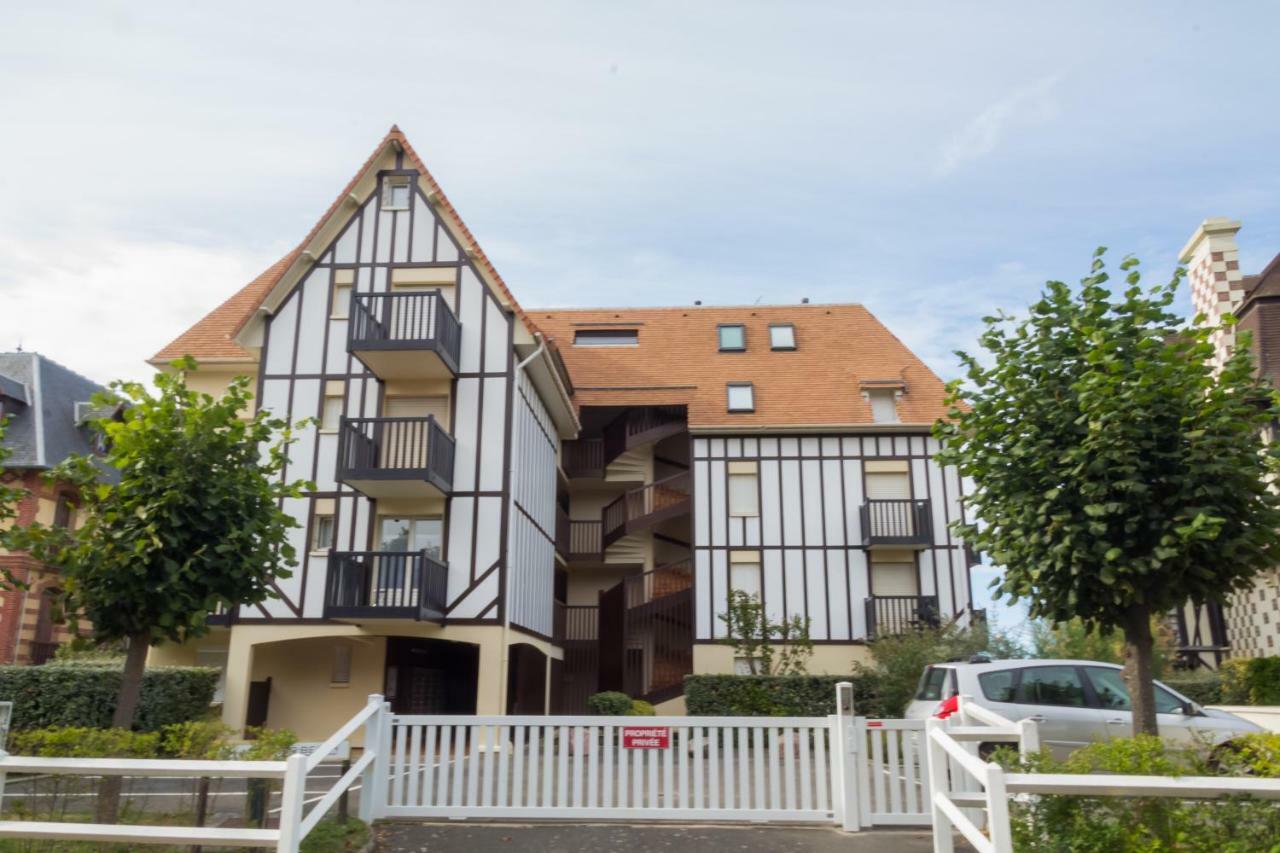 Joli Studio Avec Vue Panoramique Sur La Mer Houlgate Exterior photo